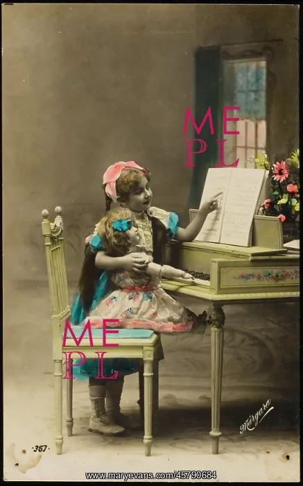  : DOLLY'S PIANO LESSON