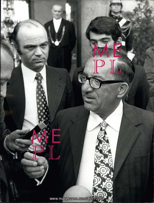 : Dom Mintoff PM of Malta leaving Elysee Palace, Paris : Dom Mintoff PM of Malta leaving Elysee Palace, Paris