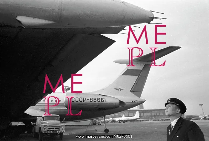 : Domodedovo airport, 1971 : Domodedovo airport, 1971