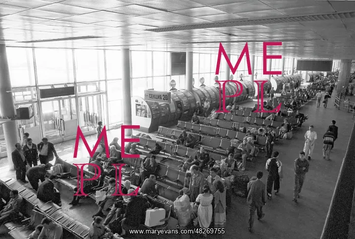 : Domodedovo airport, 1995 : Domodedovo airport, 1995