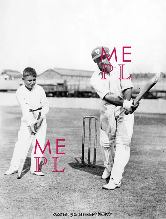 : DON BRADMAN GIVES LESSON : DON BRADMAN GIVES LESSON