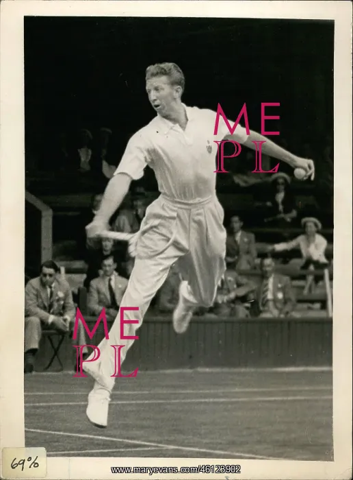 : Don Budge in tennis match at Wimbledon : Don Budge in tennis match at Wimbledon