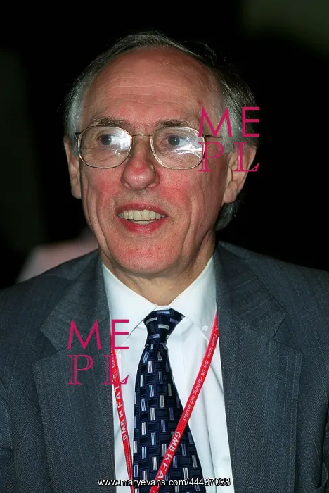  : Donald Dewar MP