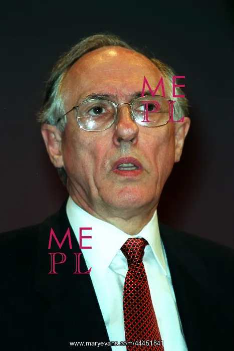  : Donald Dewar MP