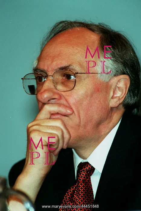  : Donald Dewar MP
