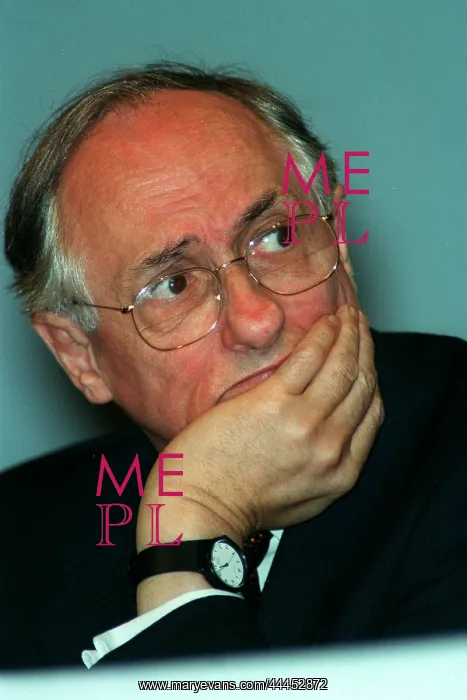  : Donald Dewar MP