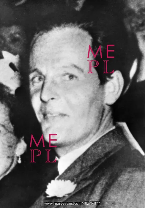  : Donald Maclean (b / w photo)
