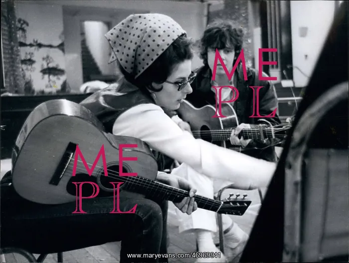 : Donovan and Bobby Gentry rehearse for TV show : Donovan and Bobby Gentry rehearse for TV show