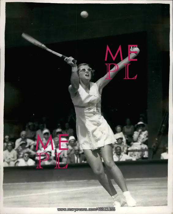  : Dorothy Knode in tennis match at Wimbledon