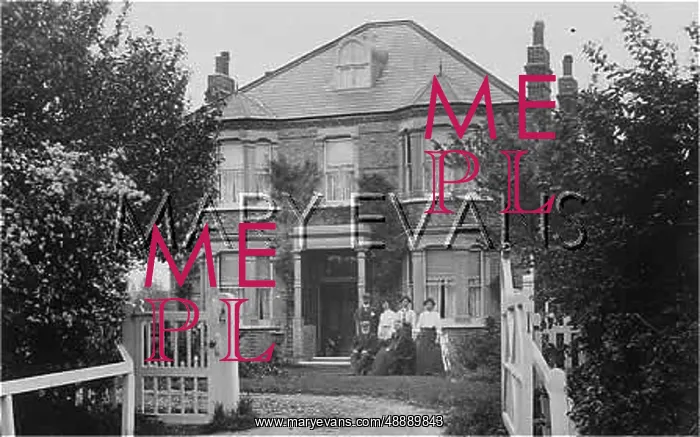 : DOUBLE-BAYED HOUSE : DOUBLE-BAYED HOUSE