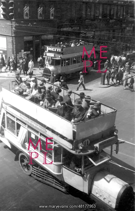 : Double-decker bus in Berlin in the 20s : Double-decker bus in Berlin in the 20s