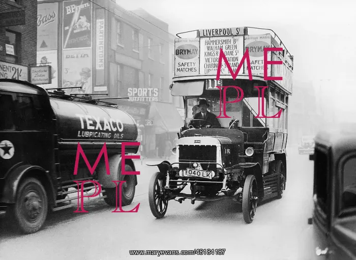 : Double-decker buses in London, 1936 : Double-decker buses in London, 1936