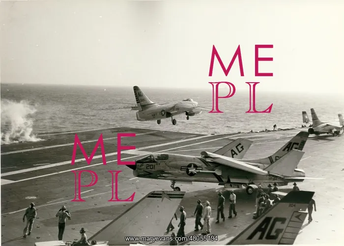 : A Douglas A3D-2 Skywarrior 138916 departs : A Douglas A3D-2 Skywarrior 138916 departs