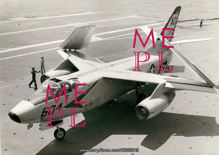 : A Douglas A3D-2 Skywarrior 138921 manoeuvres : A Douglas A3D-2 Skywarrior 138921 manoeuvres