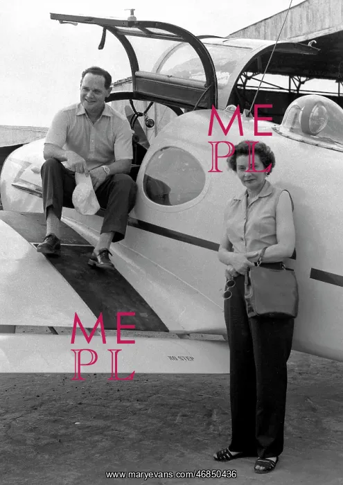 : Douglas Bader and his wife : Douglas Bader and his wife