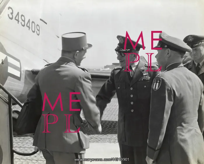 : Douglas DC-3 / C-47 Dakota : Douglas DC-3 / C-47 Dakota