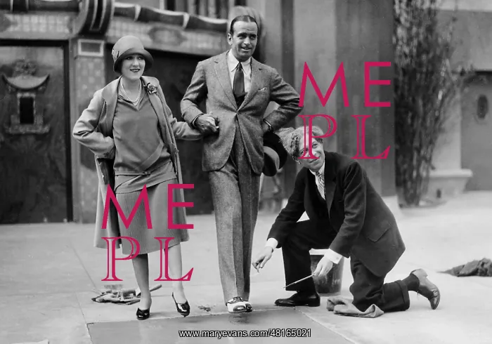 : Douglas Fairbanks, Mary Pickford and Sid Grauman, 1927 : Douglas Fairbanks, Mary Pickford and Sid Grauman, 1927