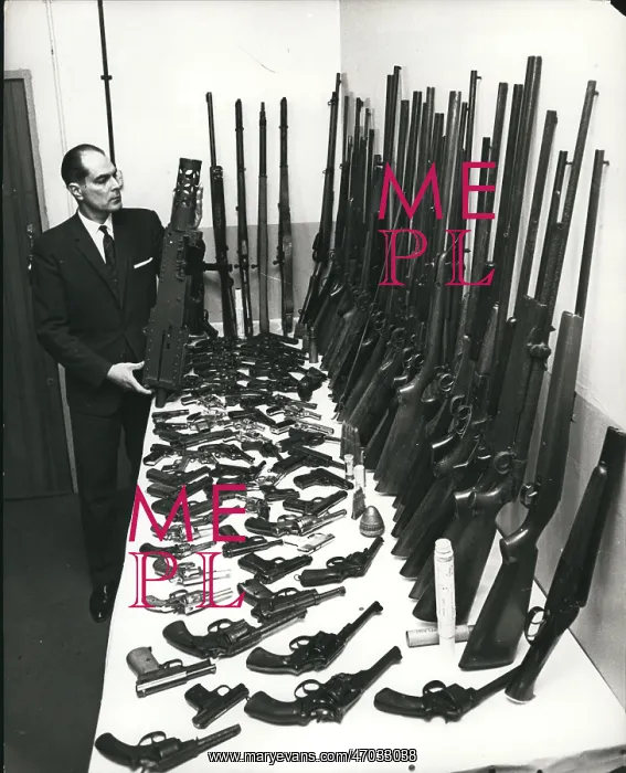 : Douglas Gomez, firearms expert, with amnesty guns, London : Douglas Gomez, firearms expert, with amnesty guns, London