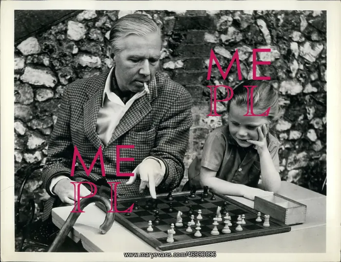 : Douglas Ritchie, Colonel Britton, playing chess : Douglas Ritchie, Colonel Britton, playing chess