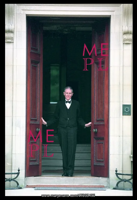 : DOUR BUTLER AT DOORS : DOUR BUTLER AT DOORS
