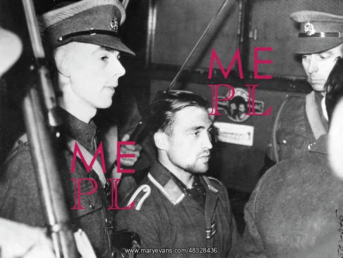 : Downed German airmen, 1940 : Downed German airmen, 1940