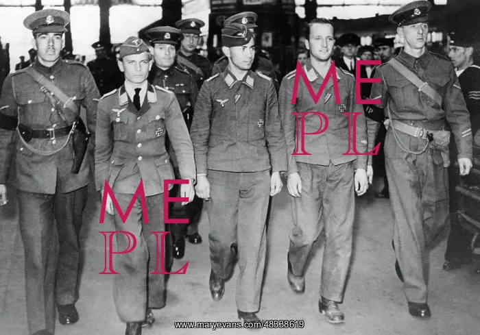 : Downed German airmen, 1940 : Downed German airmen, 1940