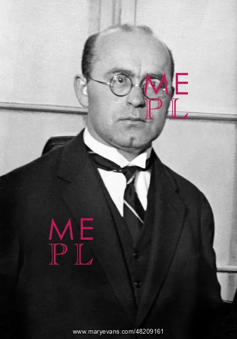  : Dr. August Prof. Karolus