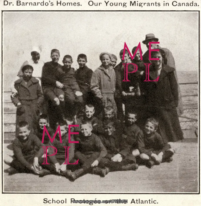 : Dr Barnardo's children migrating to Canada : Dr Barnardo's children migrating to Canada