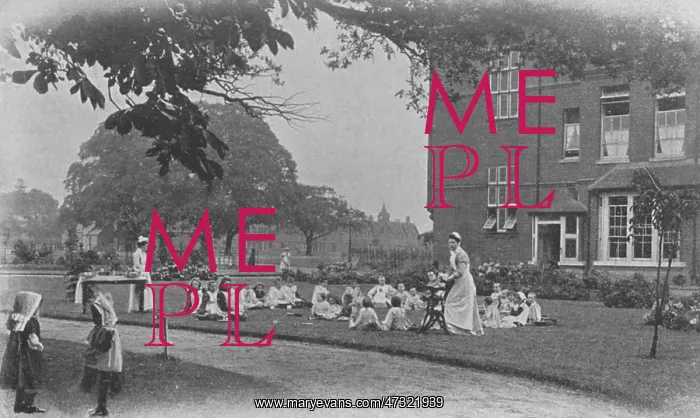 : DR BARNARDO'S HOMES : DR BARNARDO'S HOMES