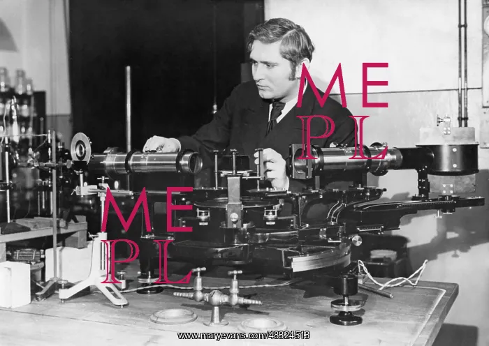 : Dr. Buno Lange experimenting, 1929 : Dr. Buno Lange experimenting, 1929
