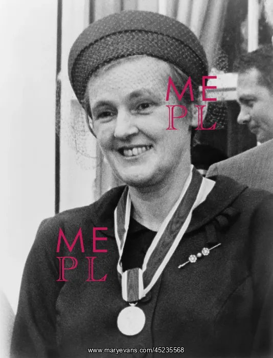 : Dr. Frances O. Kelsey, wearing the Distinguished ? : Dr. Frances O. Kelsey, wearing the Distinguished ?