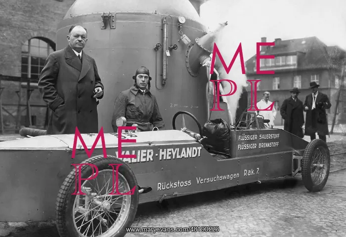 : Dr. Heylandt and Max Valier with their ??rocket car, 1930 : Dr. Heylandt and Max Valier with their ??rocket car, 1930