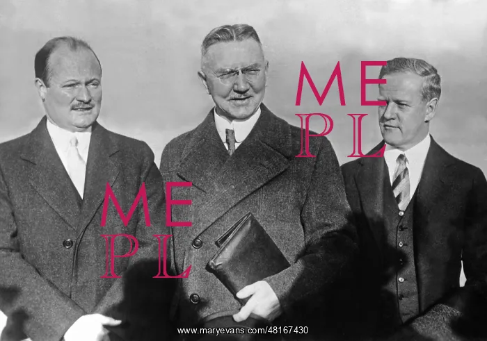 : Dr. Hjalmar Schacht : Dr. Hjalmar Schacht