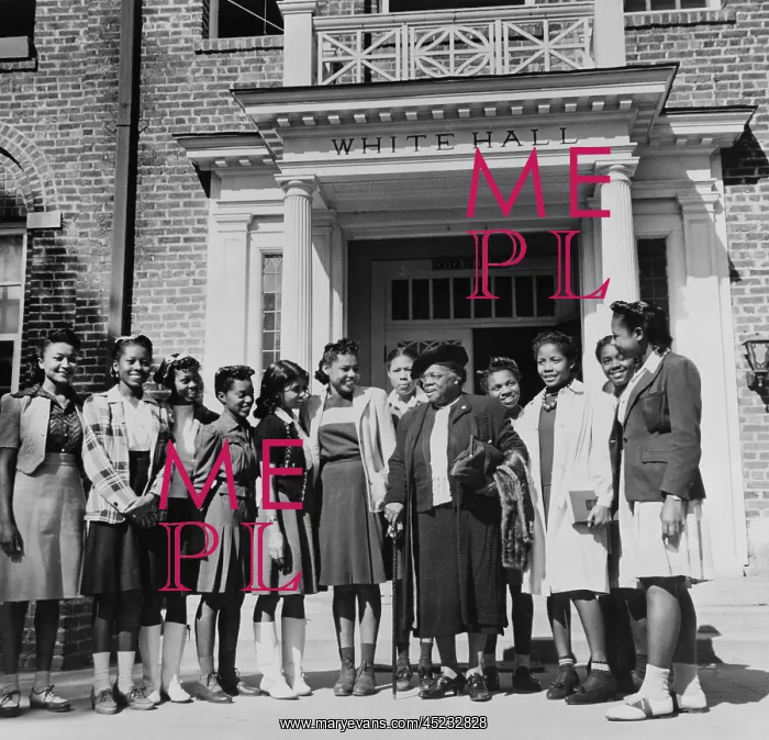 : Dr. Mary Bethune (1875-1955) saying goodbye ? : Dr. Mary Bethune (1875-1955) saying goodbye ?