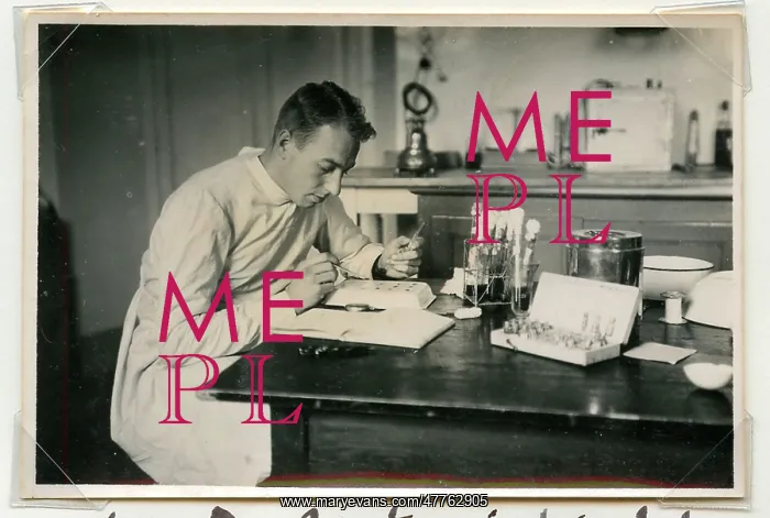 : Dr Rs Saxton at work in his laboratory : Dr Rs Saxton at work in his laboratory