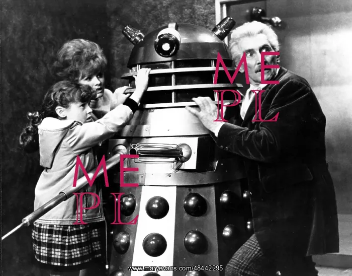 : DR WHO AND THE DALEKS : DR WHO AND THE DALEKS