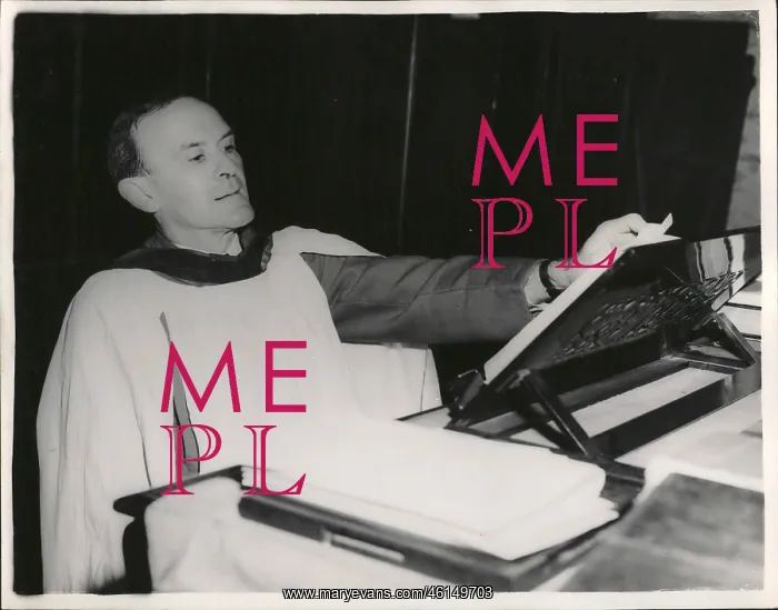 : Dr William McKie rehearsing choir, Westminster Abbey, London : Dr William McKie rehearsing choir, Westminster Abbey, London