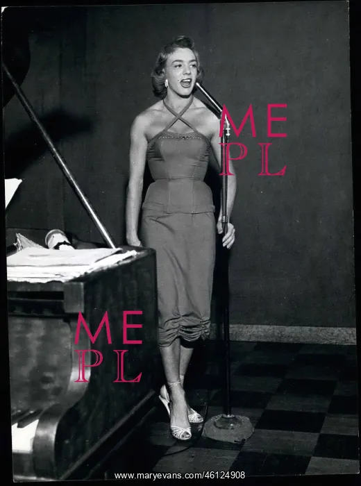 : Drag queen in the style of June Allyson : Drag queen in the style of June Allyson