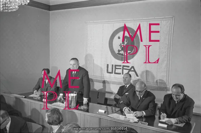 : Draw for the semi-final in the European Cupwinners cup : Draw for the semi-final in the European Cupwinners cup