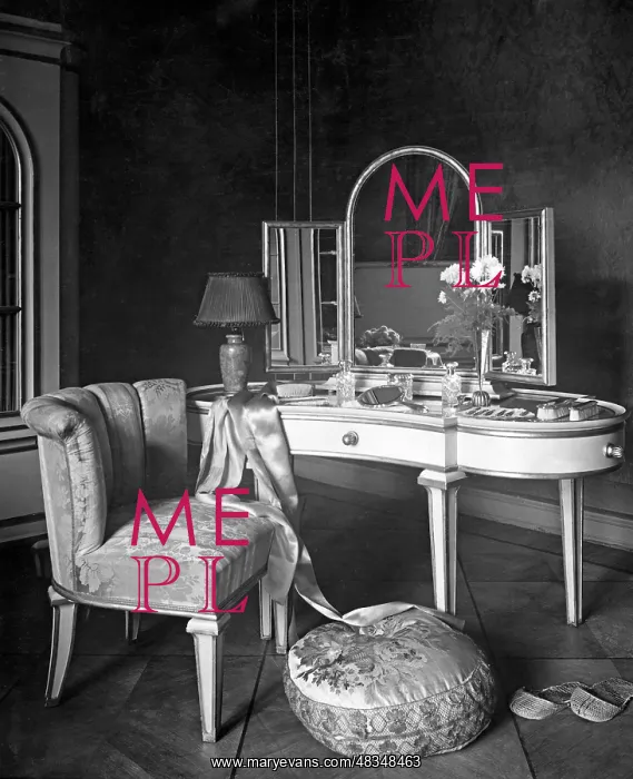 : Dressing table, 1935 : Dressing table, 1935