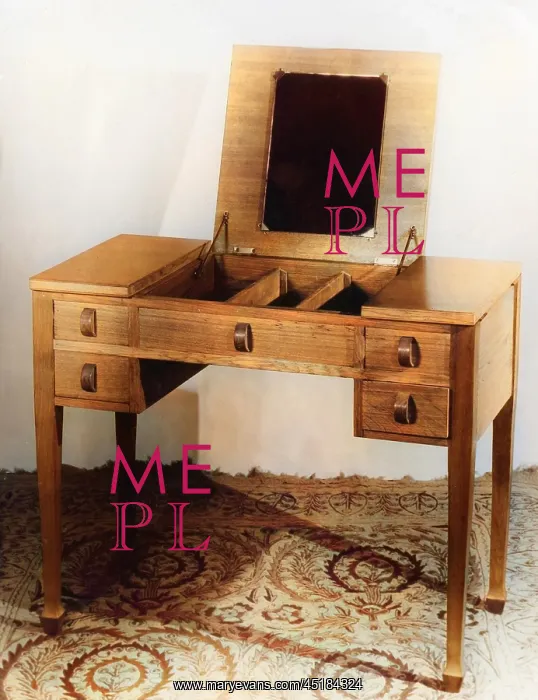  : Dressing Table