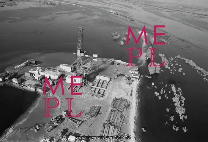 : Drilling. November 1, 1985. Cluster drilling on the Soviet oilfield during heavy flooding : Drilling. November 1, 1985. Cluster drilling on the Soviet oilfield during heavy flooding