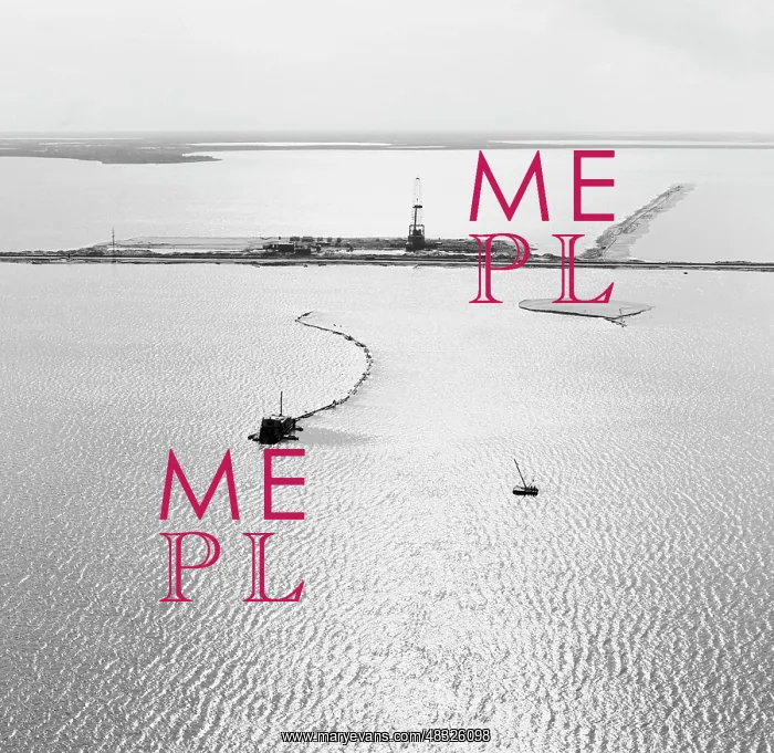 : Drilling rig on artificial island, 1984 : Drilling rig on artificial island, 1984
