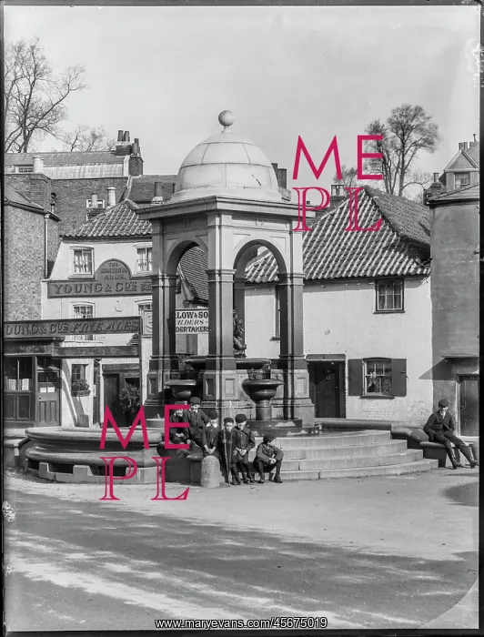 : Drinking Fountain, Roehampton Lane, Wandsworth, London : Drinking Fountain, Roehampton Lane, Wandsworth, London