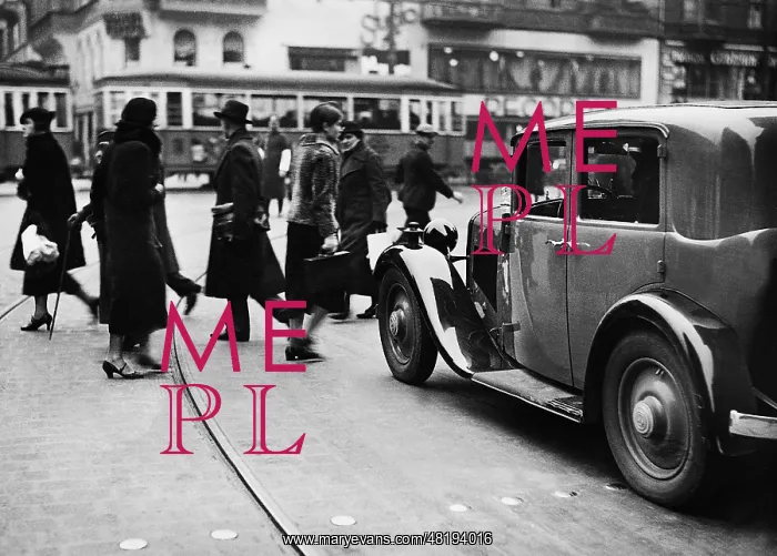 : Driver breaches a traffic regulation, 1934 : Driver breaches a traffic regulation, 1934