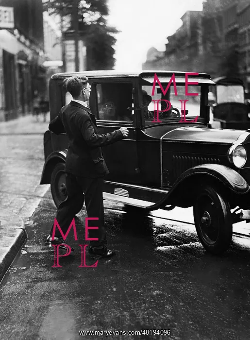 : Driver overlooks pedestrian while turning, 1935 : Driver overlooks pedestrian while turning, 1935