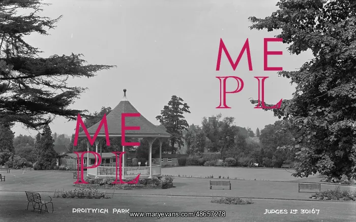 : Droitwich Park Bandstand : Droitwich Park Bandstand