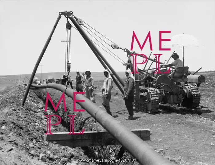 : Dropping a welded pipe into a trench with ? : Dropping a welded pipe into a trench with ?
