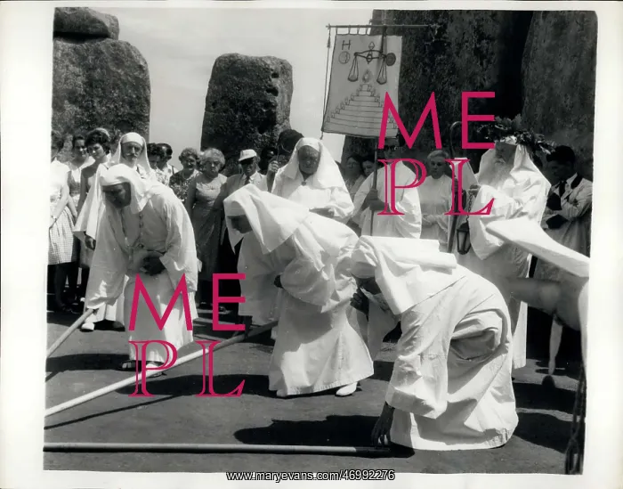 : Druids celebrate summer solstice : Druids celebrate summer solstice