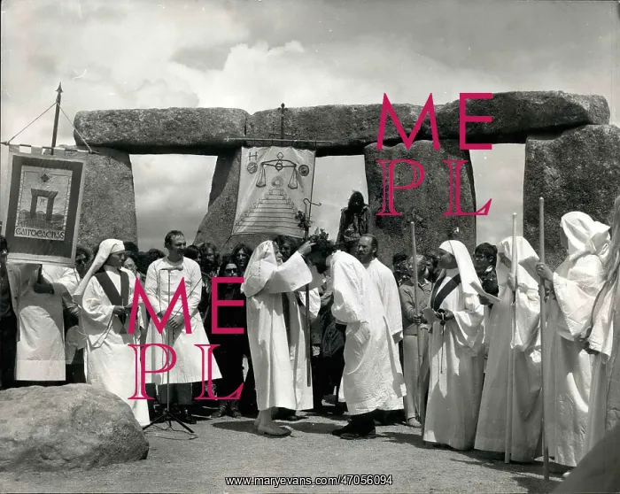 : Druids hold ceremony at Stonehenge : Druids hold ceremony at Stonehenge